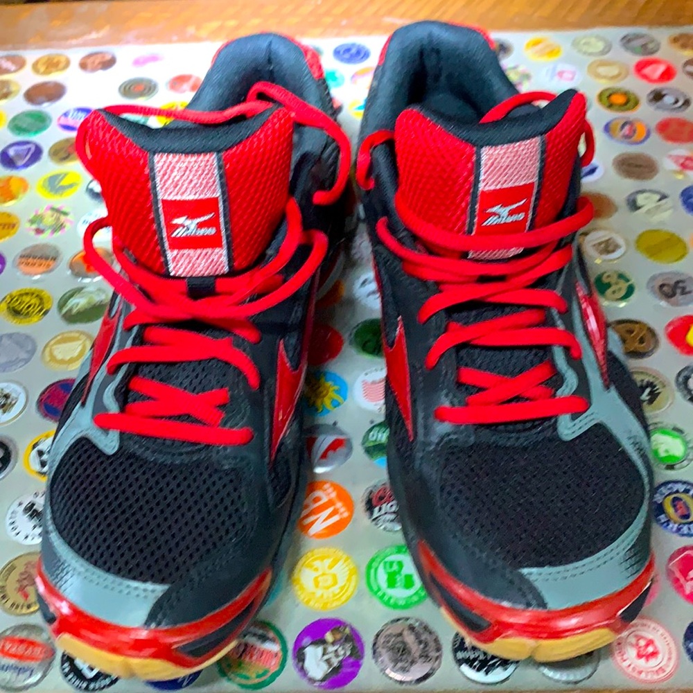 MIZUNO wave bolt 5 volleyball-court shoes. women’s size 10.